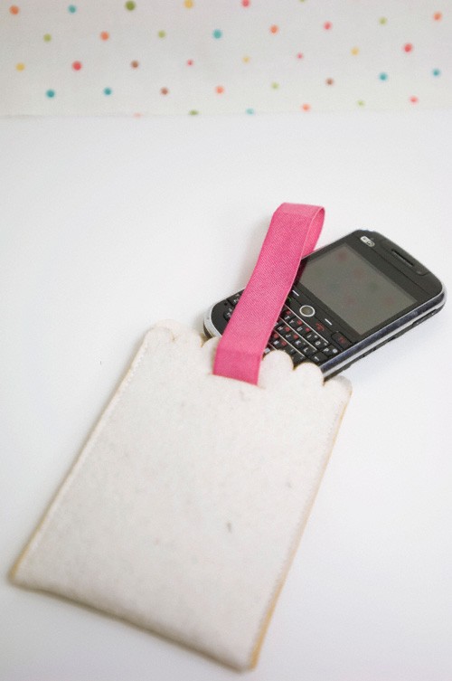 mobile-phone-sleeve-by-PinkNounouLifestyle_1C
