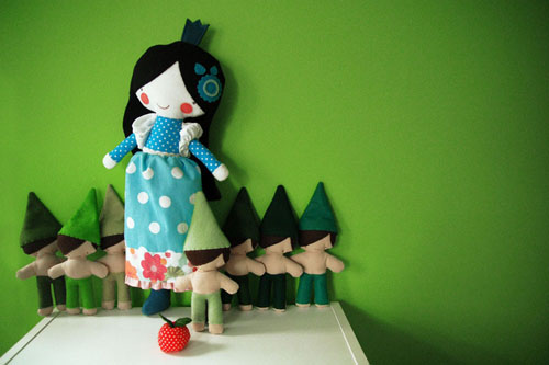 Snow White & the Seven Dawrfs dolls set by PinkNounou