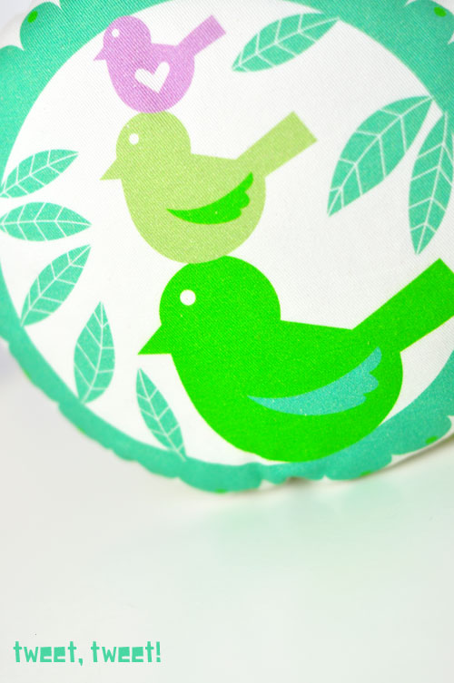 new-round-pillow-with-three-birds-A